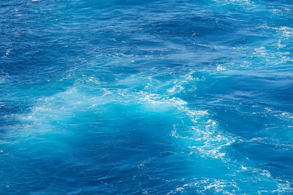 Blue ocean waves